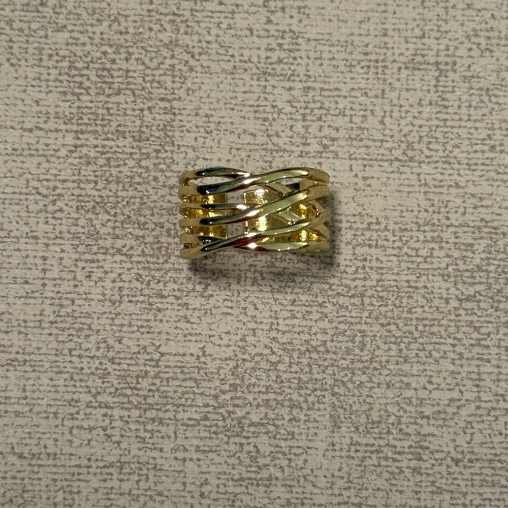 Elegant Gold Women's Ring